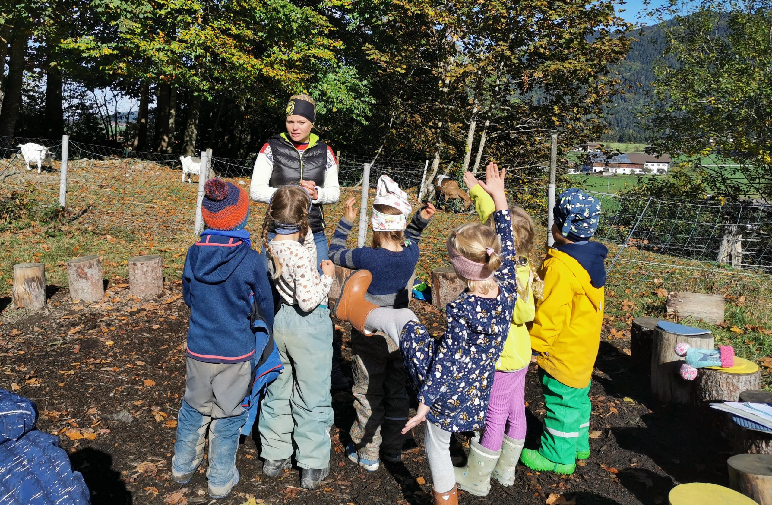 Vorschulkinder beim Resilienztraining im Waldkindergarten